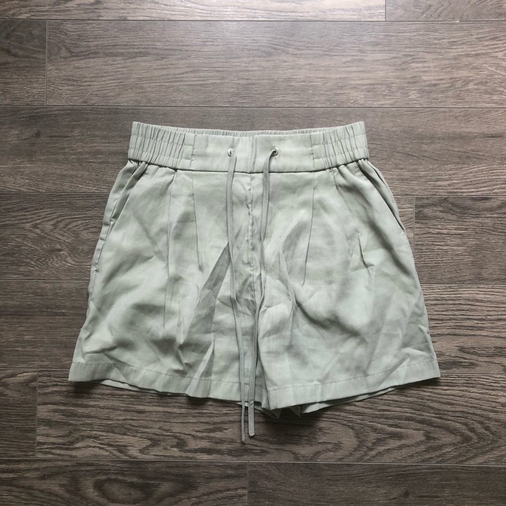Dynamite High Rise Flowy Shorts | Size S - Picture 2 of 5